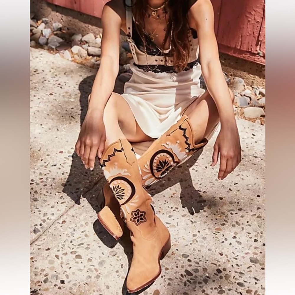 FREE PEOPLE Roundhouse Stitch Decorative Cowgirl Boots
